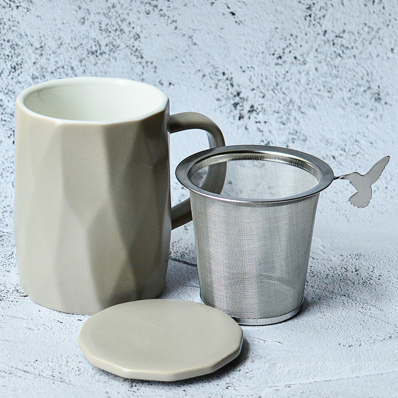 *Matt szürke színű szűrős bögre